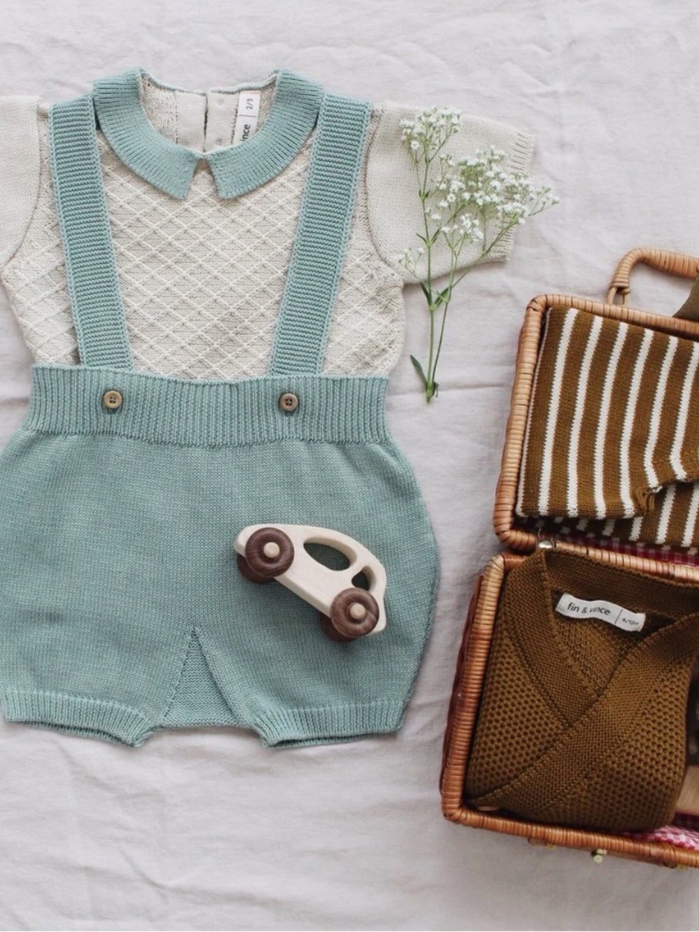 Baby unisex Fin & Vince  Knit Short Overalls  Size 3/6 mo EUC
